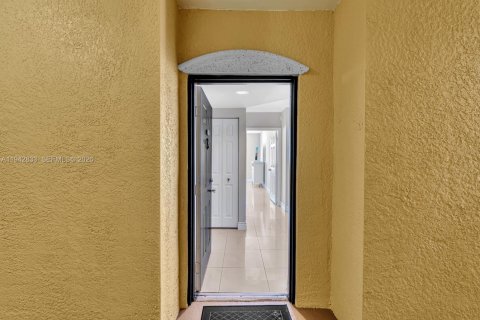 Copropriété à louer à Sunny Isles Beach, Floride: 2 chambres, 103.68 m2 № 2000169 - photo 3