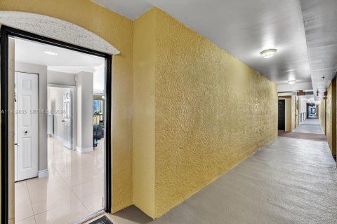 Copropriété à louer à Sunny Isles Beach, Floride: 2 chambres, 103.68 m2 № 2000169 - photo 2