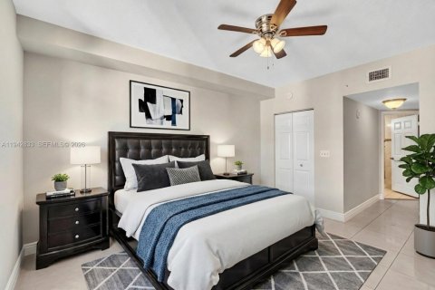 Copropriété à louer à Sunny Isles Beach, Floride: 2 chambres, 103.68 m2 № 2000169 - photo 24