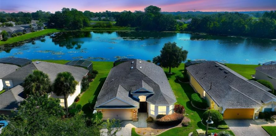 House in Davenport, Florida 3 bedrooms, 184.13 sq.m. № 1856386