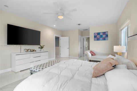 House in Miami, Florida 4 bedrooms, 289.95 sq.m. № 1752894 - photo 16