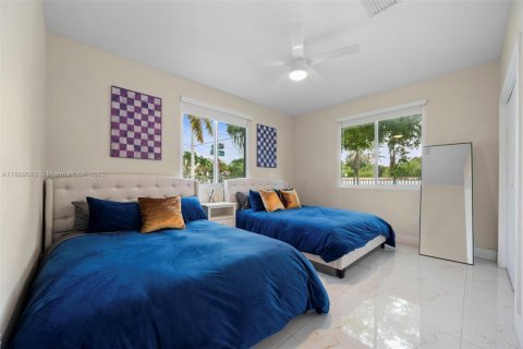 House in Miami, Florida 4 bedrooms, 289.95 sq.m. № 1752894 - photo 29