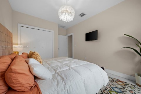 House in Miami, Florida 4 bedrooms, 289.95 sq.m. № 1752894 - photo 25