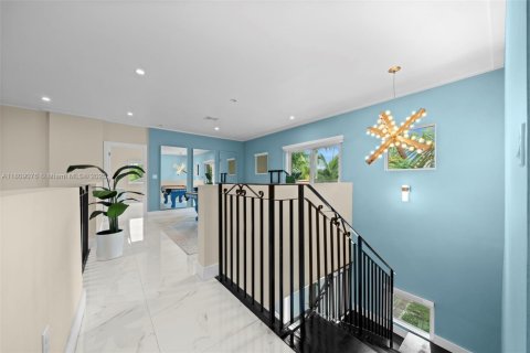 House in Miami, Florida 4 bedrooms, 289.95 sq.m. № 1752894 - photo 27