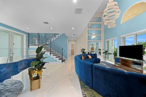 House in Miami, Florida 4 bedrooms, 289.95 sq.m. № 1752894 - photo 4