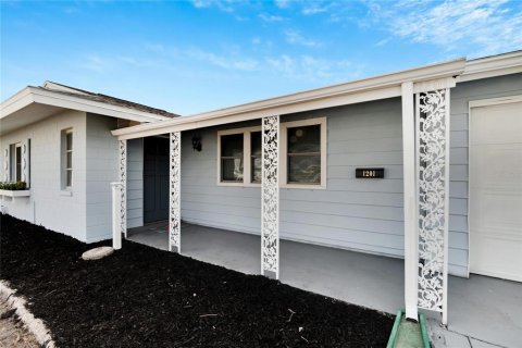 House in Sun City Center, Florida 2 bedrooms, 140.75 sq.m. № 1773165 - photo 8