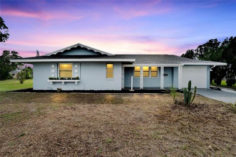 House in Sun City Center, Florida 2 bedrooms, 140.75 sq.m. № 1773165 - photo 2