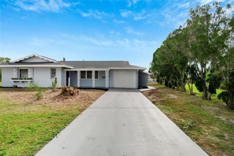 House in Sun City Center, Florida 2 bedrooms, 140.75 sq.m. № 1773165 - photo 3