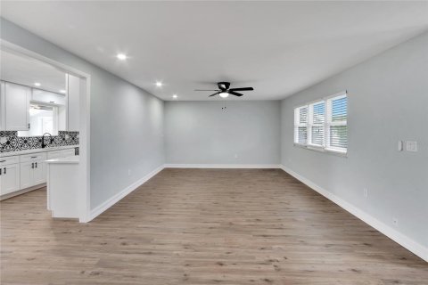 House in Sun City Center, Florida 2 bedrooms, 140.75 sq.m. № 1773165 - photo 24