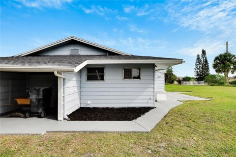 House in Sun City Center, Florida 2 bedrooms, 140.75 sq.m. № 1773165 - photo 10