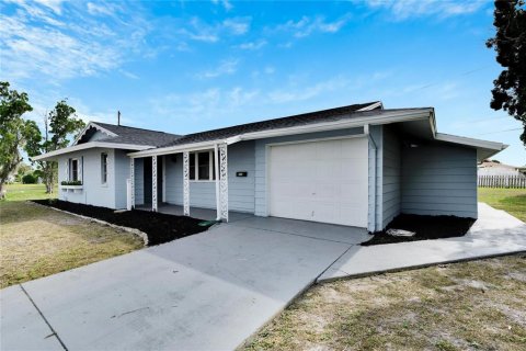 House in Sun City Center, Florida 2 bedrooms, 140.75 sq.m. № 1773165 - photo 7