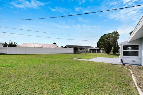 House in Sun City Center, Florida 2 bedrooms, 140.75 sq.m. № 1773165 - photo 17