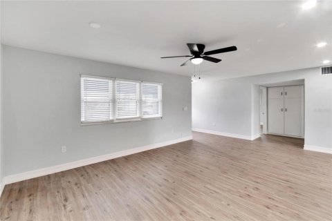 House in Sun City Center, Florida 2 bedrooms, 140.75 sq.m. № 1773165 - photo 21