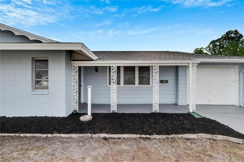 House in Sun City Center, Florida 2 bedrooms, 140.75 sq.m. № 1773165 - photo 9