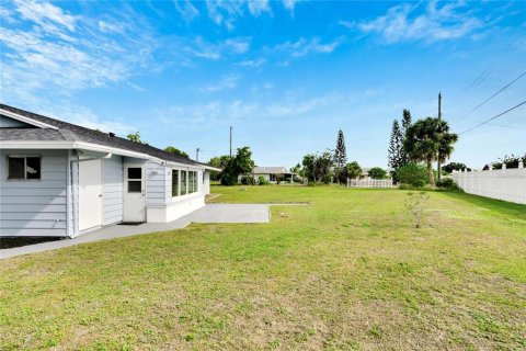 House in Sun City Center, Florida 2 bedrooms, 140.75 sq.m. № 1773165 - photo 11