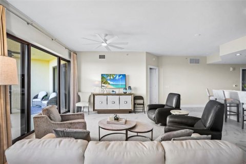 Condo in Fort Myers, Florida, 3 bedrooms  № 1572678 - photo 11