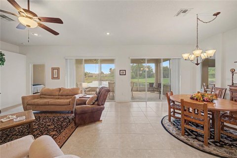 House in San Antonio, Florida 3 bedrooms, 168.99 sq.m. № 2313258 - photo 3