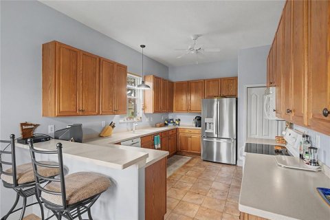 House in San Antonio, Florida 3 bedrooms, 168.99 sq.m. № 2313258 - photo 18
