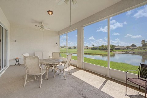 House in San Antonio, Florida 3 bedrooms, 168.99 sq.m. № 2313258 - photo 15