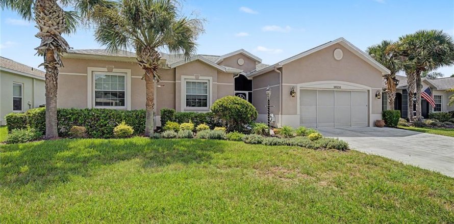 House in San Antonio, Florida 3 bedrooms, 168.99 sq.m. № 2313258