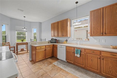 House in San Antonio, Florida 3 bedrooms, 168.99 sq.m. № 2313258 - photo 13
