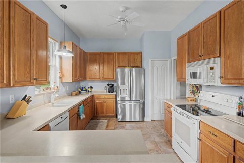 House in San Antonio, Florida 3 bedrooms, 168.99 sq.m. № 2313258 - photo 8