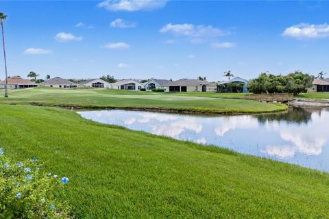 House in San Antonio, Florida 3 bedrooms, 168.99 sq.m. № 2313258 - photo 10
