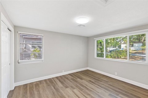House in Clearwater, Florida 4 bedrooms, 155.52 sq.m. № 2110902 - photo 17