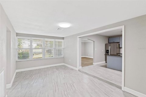 House in Clearwater, Florida 4 bedrooms, 155.52 sq.m. № 2110902 - photo 15