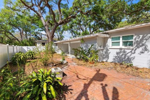 House in Clearwater, Florida 4 bedrooms, 155.52 sq.m. № 2110902 - photo 11