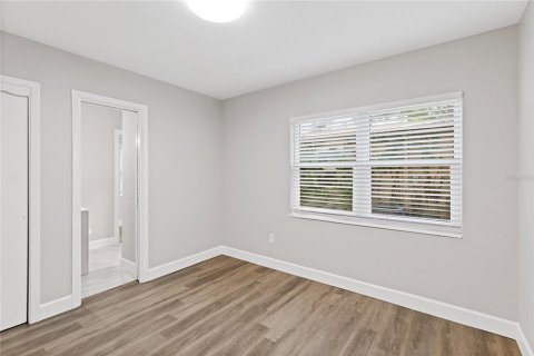 House in Clearwater, Florida 4 bedrooms, 155.52 sq.m. № 2110902 - photo 28