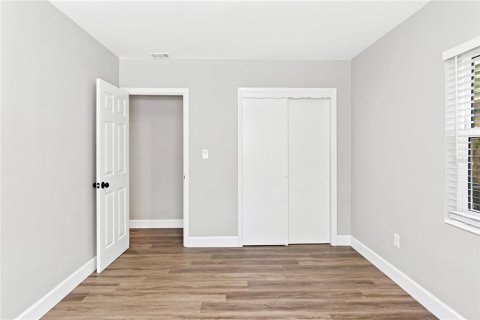 House in Clearwater, Florida 4 bedrooms, 155.52 sq.m. № 2110902 - photo 26