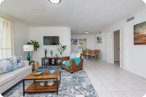 Casa en alquiler en Hollywood, Florida, 3 dormitorios, 125.51 m2 № 1959428 - foto 4