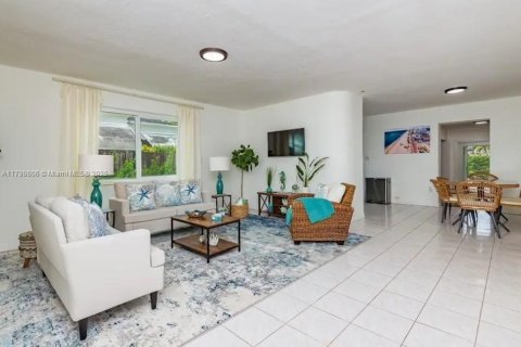 Casa en alquiler en Hollywood, Florida, 3 dormitorios, 125.51 m2 № 1959428 - foto 1