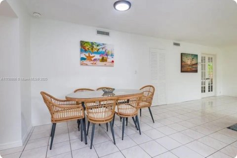 Casa en alquiler en Hollywood, Florida, 3 dormitorios, 125.51 m2 № 1959428 - foto 5