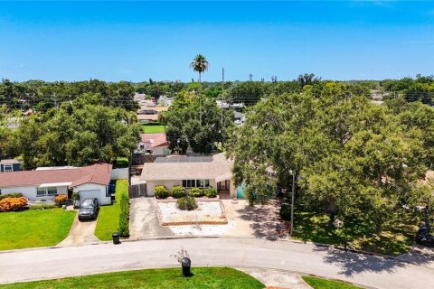 Casa en venta en Saint Petersburg, Florida, 4 dormitorios, 162.76 m2 № 1874067 - foto 2