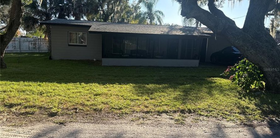 House in Tavares, Florida 3 bedrooms, 120.77 sq.m. № 2097139