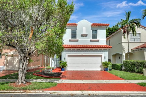 House in Homestead, Florida 3 bedrooms, 149.57 sq.m. № 1896198 - photo 1