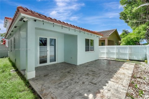 House in Homestead, Florida 3 bedrooms, 149.57 sq.m. № 1896198 - photo 3
