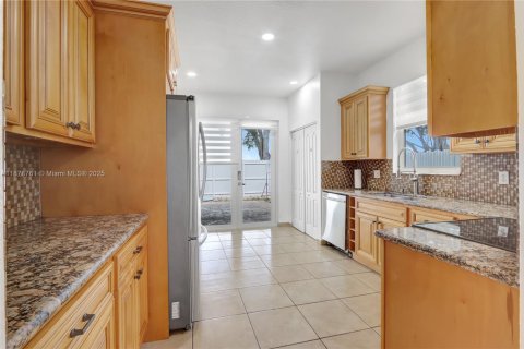 House in Homestead, Florida 3 bedrooms, 149.57 sq.m. № 1896198 - photo 7