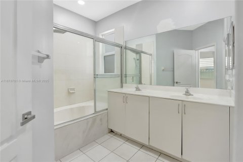 House in Homestead, Florida 3 bedrooms, 149.57 sq.m. № 1896198 - photo 12
