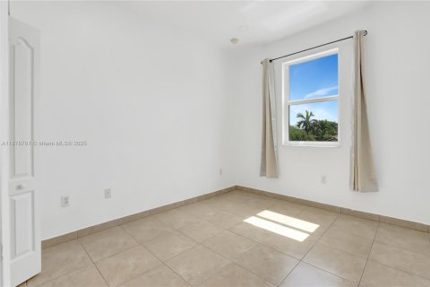 House in Homestead, Florida 3 bedrooms, 149.57 sq.m. № 1896198 - photo 18