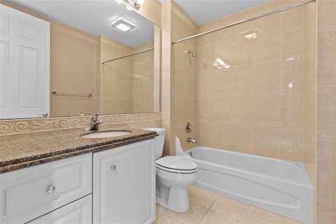 Copropriété à vendre à Hutchinson Island South, Floride: 2 chambres, 184.78 m2 № 2078141 - photo 13
