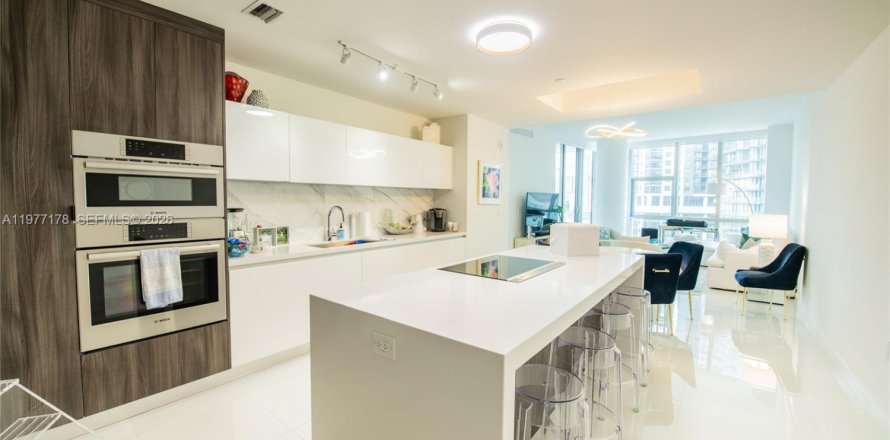 Condo à Miami, Floride, 3 chambres  № 2041603