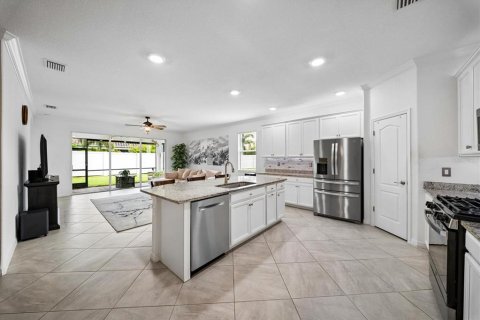 House in Bradenton, Florida 2 bedrooms, 182.55 sq.m. № 2395940 - photo 25