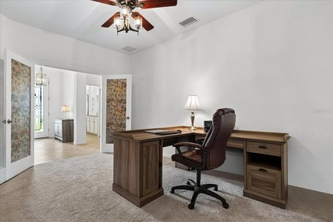 House in Bradenton, Florida 2 bedrooms, 182.55 sq.m. № 2395940 - photo 8