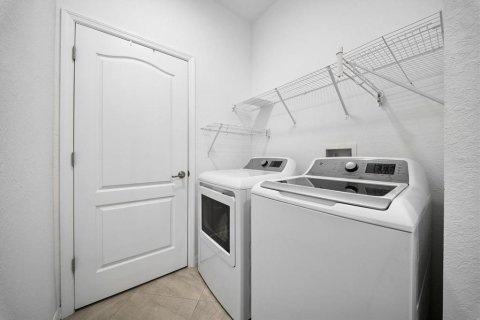 House in Bradenton, Florida 2 bedrooms, 182.55 sq.m. № 2395940 - photo 30