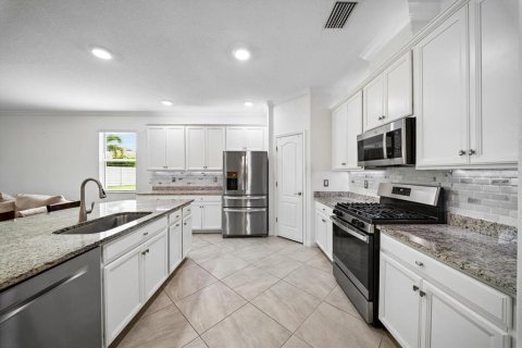 House in Bradenton, Florida 2 bedrooms, 182.55 sq.m. № 2395940 - photo 24