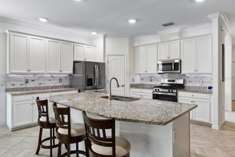 House in Bradenton, Florida 2 bedrooms, 182.55 sq.m. № 2395940 - photo 27