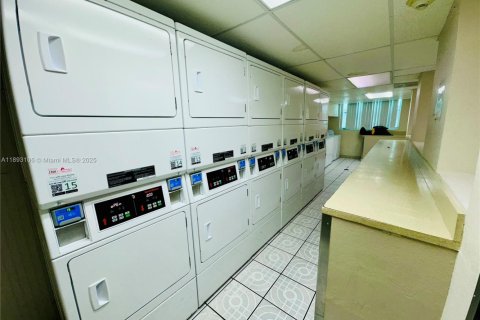 Снять в аренду кондоминиум в Норт-Майами, Флорида 1 спальня, 62.52м2, № 1945321 - фото 30